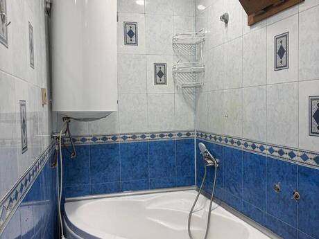 Qara Qarayevdə 2 otaqlı köhnə tikili mənzil kirayə verilir, 60 m², 700 AZN/ay, şəkil 2 / 12