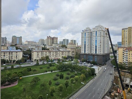 2-room new-build apartment for sale in Central Towers, 72 m², 288 000 AZN, photo 2 / 10