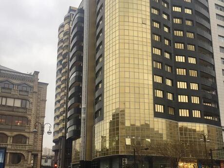 3-комнатная квартира, 280 м², Nizami, 2 000 AZN