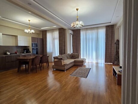 4-room apartment, 156 m², Qara Qarayev, 450 000 AZN