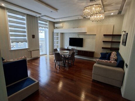 Sahildə 3 otaqlı köhnə tikili mənzil kirayə verilir, 70 m², 1 000 AZN/ay, şəkil 2 / 12