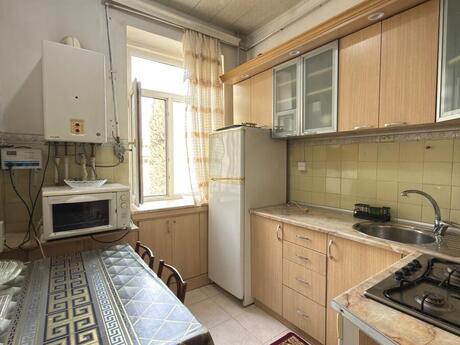 Nəriman Nərimanovda 3 otaqlı köhnə tikili mənzil kirayə verilir, 100 m², 800 AZN/ay, şəkil 5 / 12