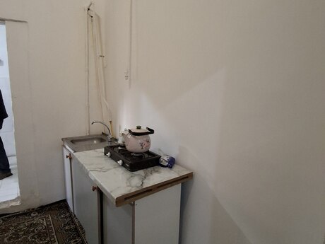 28 Mayda 1 otaqlı köhnə tikili mənzil kirayə verilir, 42 m², 450 AZN/ay, şəkil 4 / 8