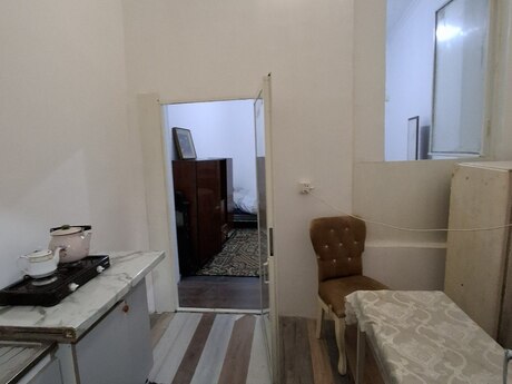 28 Mayda 1 otaqlı köhnə tikili mənzil kirayə verilir, 42 m², 450 AZN/ay, şəkil 5 / 8
