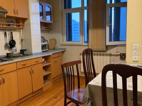 2-комнатная квартира, 65 м², Azadlıq Prospekti, 195 000 AZN
