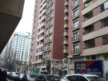 28 Mayda 3 otaqlı köhnə tikili mənzil satılır, 75 m², 200 000 AZN, şəkil 2 / 5