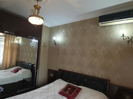 2-комнатная квартира, 60 м², Qara Qarayev, 230 000 AZN