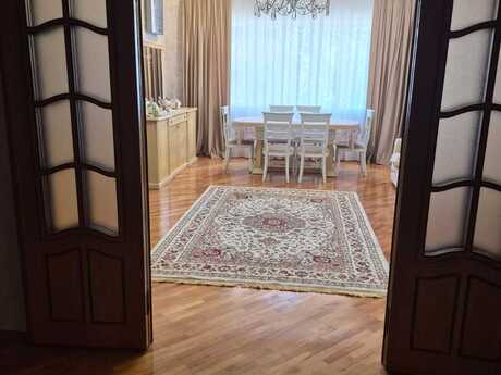 3-комнатная квартира, 130 м², Elmlər Akademiyası, 420 000 AZN