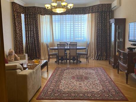 4-room apartment, 150 m², Nizami, 1 900 AZN