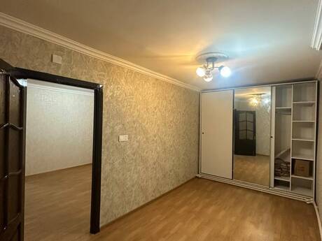2-room old-build apartment for sale in İnşaatçılar, 46 m², 166 000 AZN, photo 5 / 8