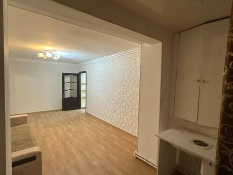 2-room old-build apartment for sale in İnşaatçılar, 46 m², 166 000 AZN, photo 3 / 8