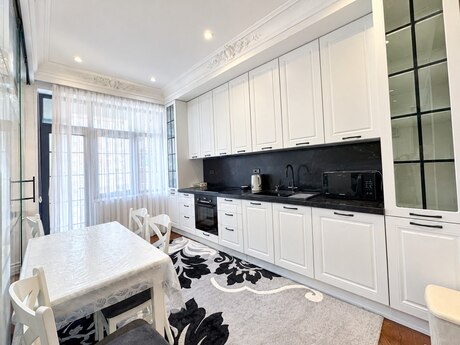 3-room new-build apartment for rent in Renessans Palace, 120 m², 2 200 AZN/mo, photo 4 / 11