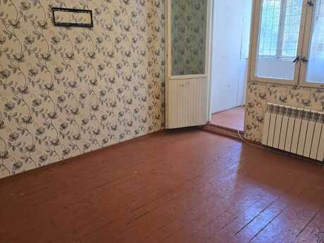 Продаётся 2-комнатная квартира в старом фонде, Memar Əcəmi, 45 м², 150 000 AZN, фото 2 / 8