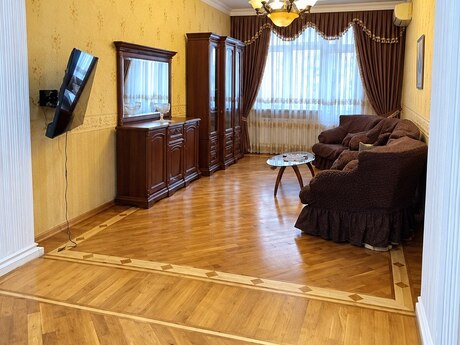 3 rooms · 130 m²