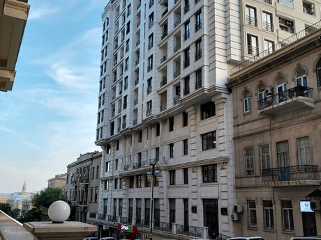 İçəri Şəhərdə 2 otaqlı köhnə tikili mənzil satılır, 31 m², 116 000 AZN, şəkil 2 / 10