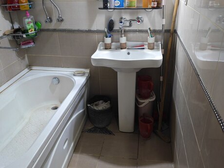 Neftçilərdə 3 otaqlı köhnə tikili mənzil satılır, 60 m², 155 000 AZN, şəkil 5 / 12