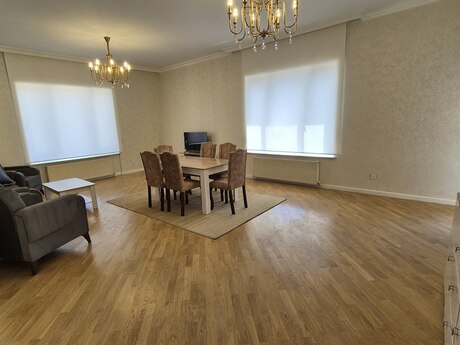 28 Mayda 4 otaqlı yeni tikili mənzil satılır, 210 m², 510 000 AZN, şəkil 2 / 5