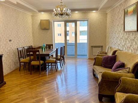 3-комн. · 135 m² · 9/10 этаж, Elmlər Akademiyası