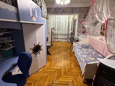 Nəsimidə 4 otaqlı köhnə tikili mənzil satılır, 110 m², 255 000 AZN, şəkil 2 / 12