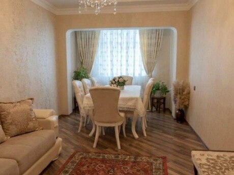 Qaraçuxurda 4 otaqlı köhnə tikili mənzil satılır, 90 m², 185 000 AZN, şəkil 2 / 12