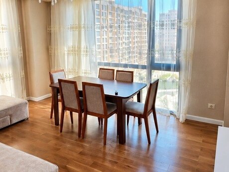 2 otaq · 60 m² · 9/18 mərtəbə, Elmlər Akademiyası