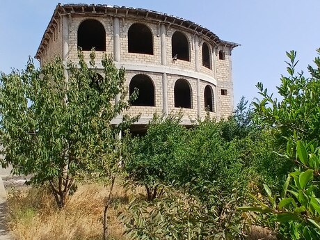 9 otaq · 385 m², Novxanı