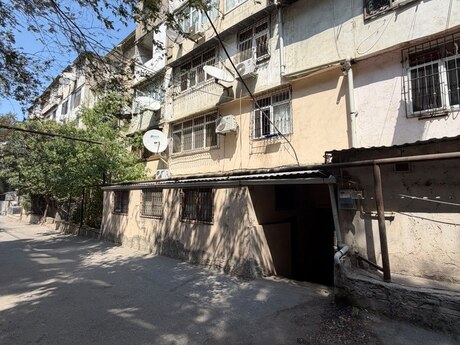 İnşaatçılarda 2 otaqlı köhnə tikili mənzil satılır, 55 m², 180 000 AZN, şəkil 2 / 9