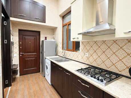 Sahildə 1 otaqlı köhnə tikili mənzil kirayə verilir, 30 m², 680 AZN/ay, şəkil 3 / 5