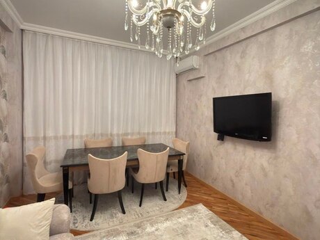 Bakıxanovda 2 otaqlı yeni tikili mənzil kirayə verilir, 70 m², 800 AZN/ay, şəkil 2 / 9