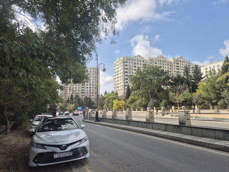 Gənclikdə 4 otaqlı köhnə tikili mənzil satılır, 100 m², 250 000 AZN, şəkil 4 / 9