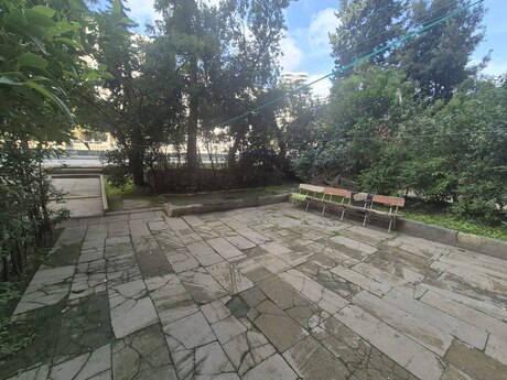 Gənclikdə 4 otaqlı köhnə tikili mənzil satılır, 100 m², 250 000 AZN, şəkil 2 / 9