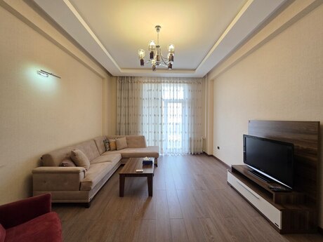 2 otaq · 90 m² · 3/6 mərtəbə, Ağ şəhər