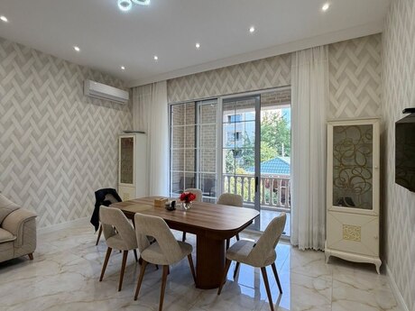 8 otaq · 650 m², Badamdar