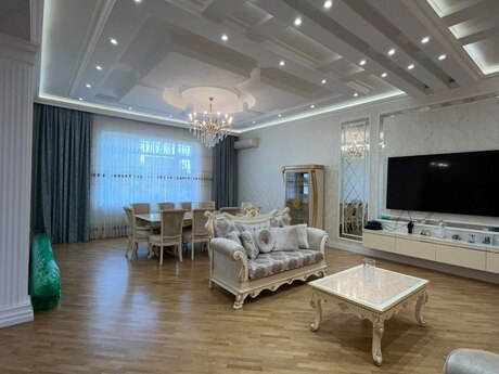 Badamdarda 8 otaqlı həyət evi satılır, 650 m², 1 300 000 AZN, şəkil 2 / 12