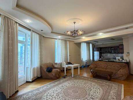 İçəri Şəhərdə 3 otaqlı yeni tikili mənzil kirayə verilir, 118 m², 900 AZN/ay, şəkil 2 / 8