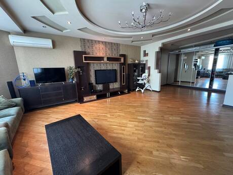 28 Mayda 4 otaqlı yeni tikili mənzil satılır, 156 m², 400 000 AZN, şəkil 2 / 12