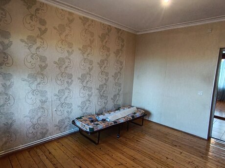 Əmircanda 3 otaqlı köhnə tikili mənzil satılır, 70 m², 125 000 AZN, şəkil 3 / 12