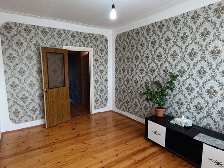 Əmircanda 3 otaqlı köhnə tikili mənzil satılır, 70 m², 125 000 AZN, şəkil 2 / 12