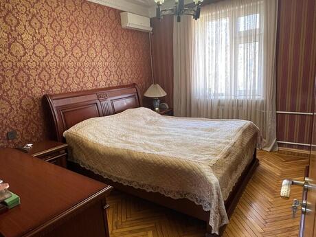 İçəri Şəhərdə 4 otaqlı köhnə tikili mənzil satılır, 110 m², 305 000 AZN, şəkil 4 / 12