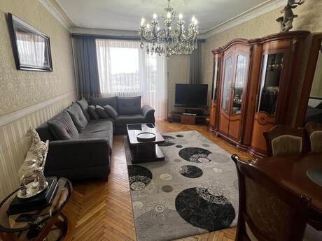 Объявление №6539896 - Баку, м. Ичеришехер, 4-комн., 110 м², 4/5 этаж