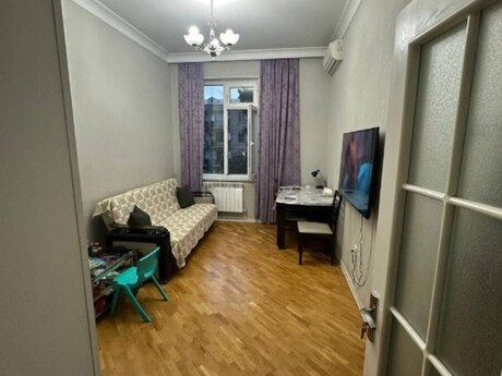 Elmlər Akademiyasında 2 otaqlı köhnə tikili mənzil satılır, 40 m², 235 000 AZN, şəkil 3 / 12