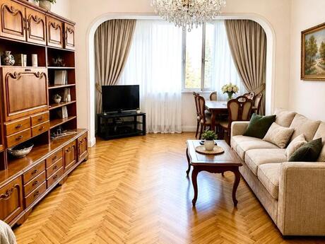 Gənclikdə 3 otaqlı köhnə tikili mənzil satılır, 92 m², 245 000 AZN, şəkil 2 / 6