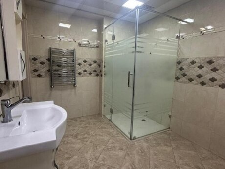 Kosmos kompleksində 3 otaqlı yeni tikili mənzil kirayə verilir, 135 m², 1 000 AZN/ay, şəkil 5 / 12