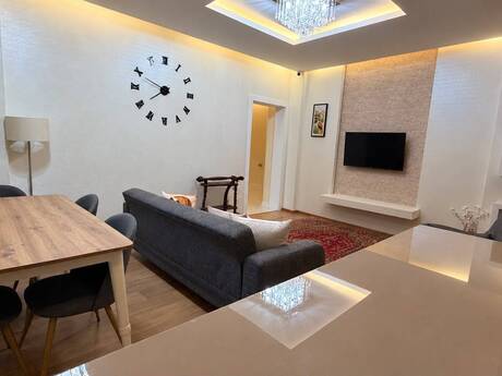 3 otaq · 110 m² · 4/17 mərtəbə, İnşaatçılar