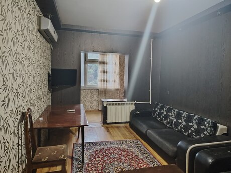 8-ci mikrorayonda 3 otaqlı köhnə tikili mənzil satılır, 83 m², 245 000 AZN, şəkil 2 / 12