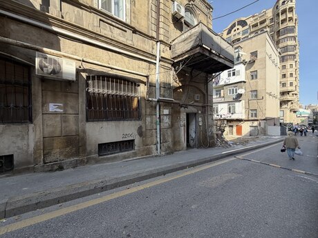İçəri Şəhərdə 3 otaqlı köhnə tikili mənzil satılır, 68 m², 150 000 AZN, şəkil 2 / 8