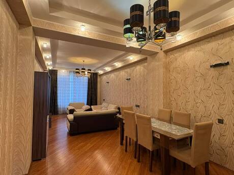 4 otaq · 180 m² · 14/17 mərtəbə, 28 May