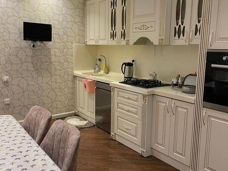 3-room old-build apartment for sale in Qara Qarayev, 135 m², 310 000 AZN, photo 3 / 5