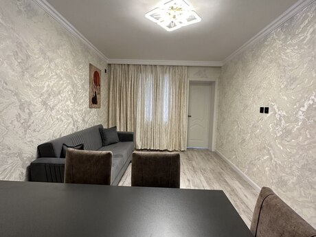 İnşaatçılarda 2 otaqlı köhnə tikili mənzil satılır, 53 m², 135 000 AZN, şəkil 2 / 12