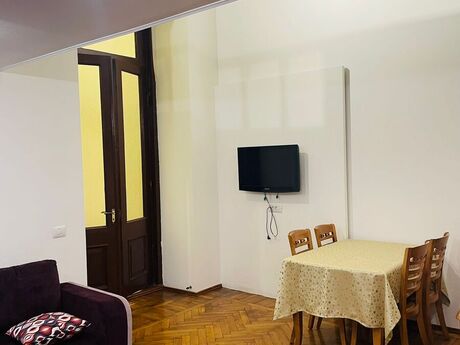 28 Mayda 2 otaqlı köhnə tikili mənzil kirayə verilir, 50 m², 800 AZN/ay, şəkil 3 / 9